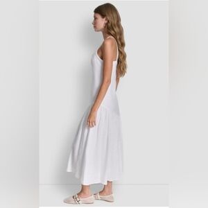 Elegant White Sleeveless Maxi Dress